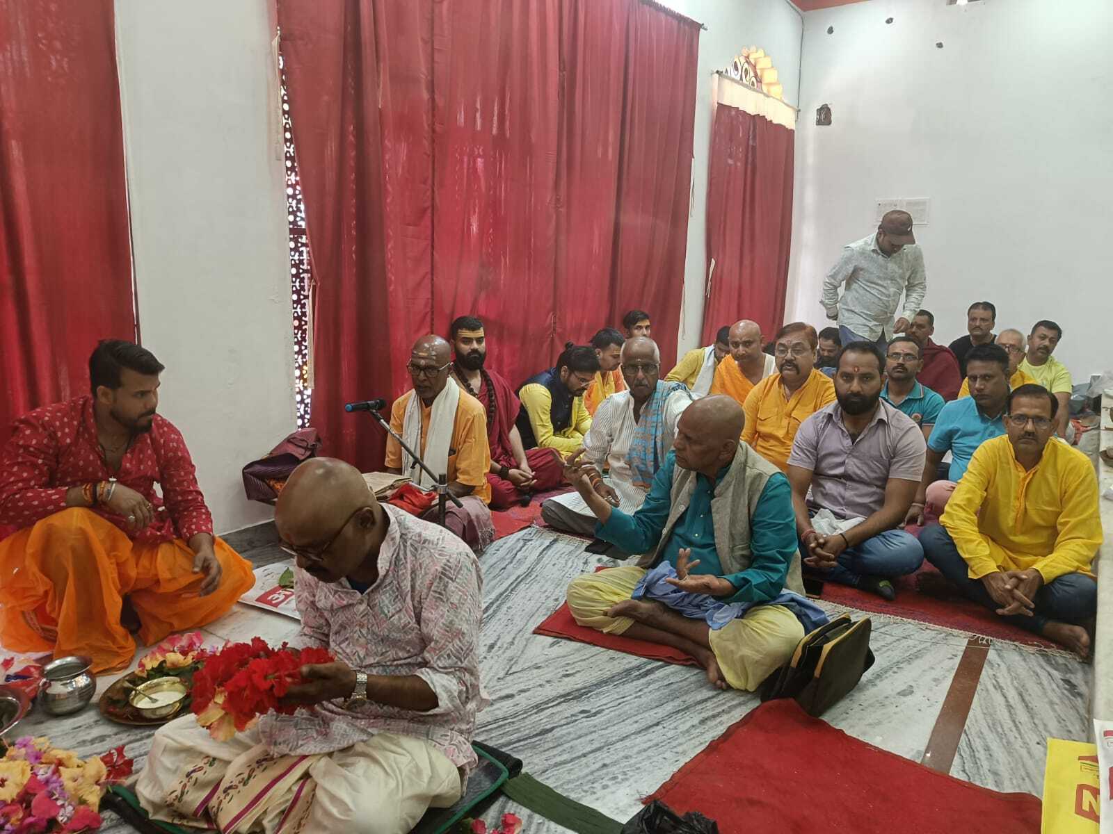 या देवी सर्वभूतेषु… मंत्रोच्चारण से गुंजयमान हो उठा पंडाल, पहले दिन मां शैलपुत्री की हुई पूजा