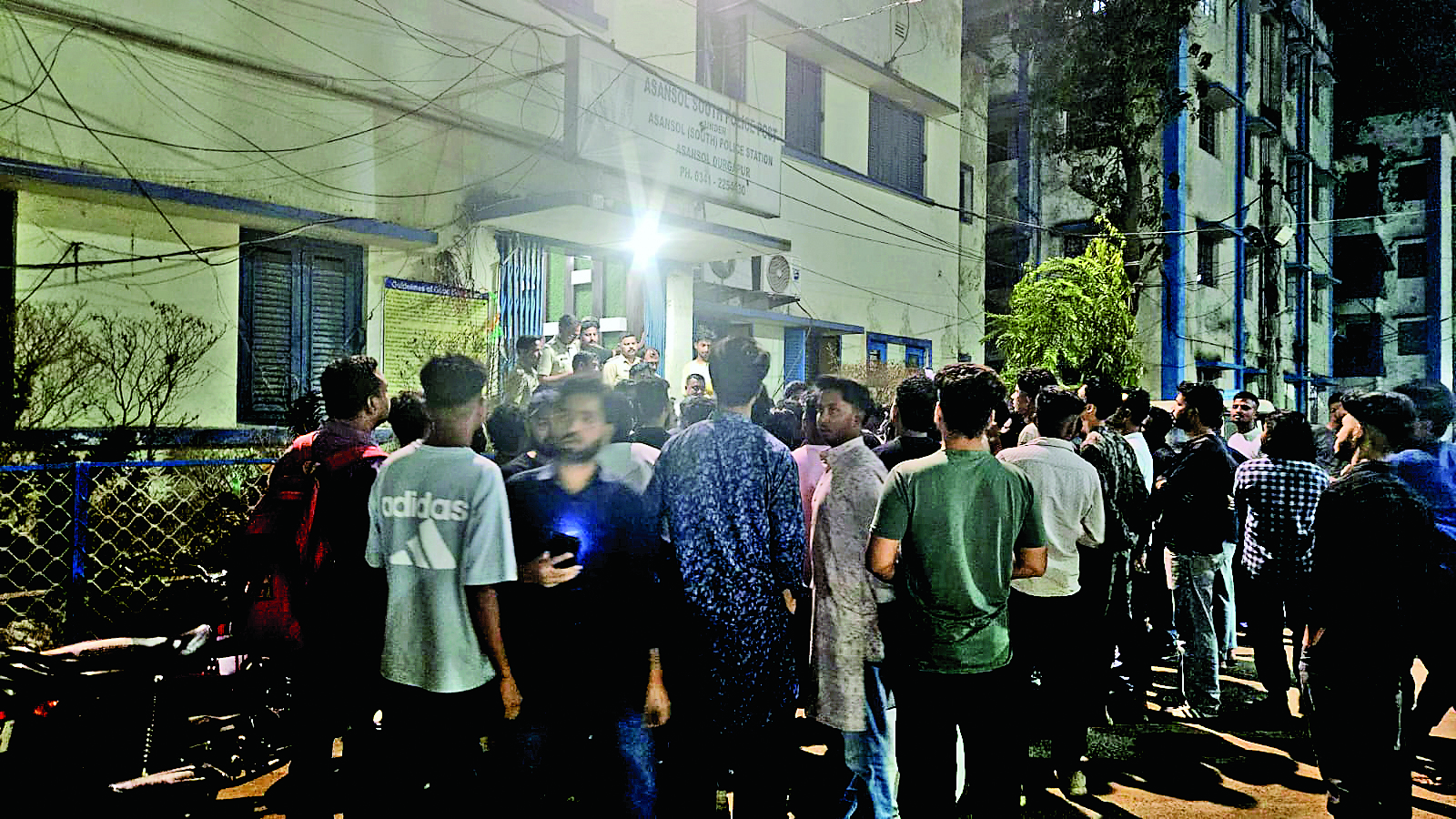 आसनसोल में महिला से मारपीट का आरोप पुलिस अधिकारी के खिलाफ शिकायत