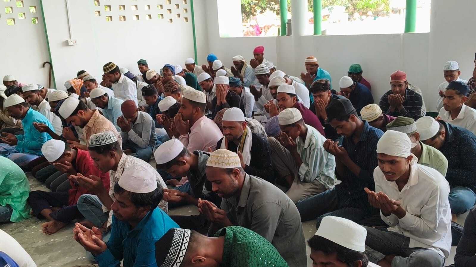 अलविदा जुमे पर उमड़ी अकीदतमंदों की भीड़, अमन-चैन की मांगी दुआ
