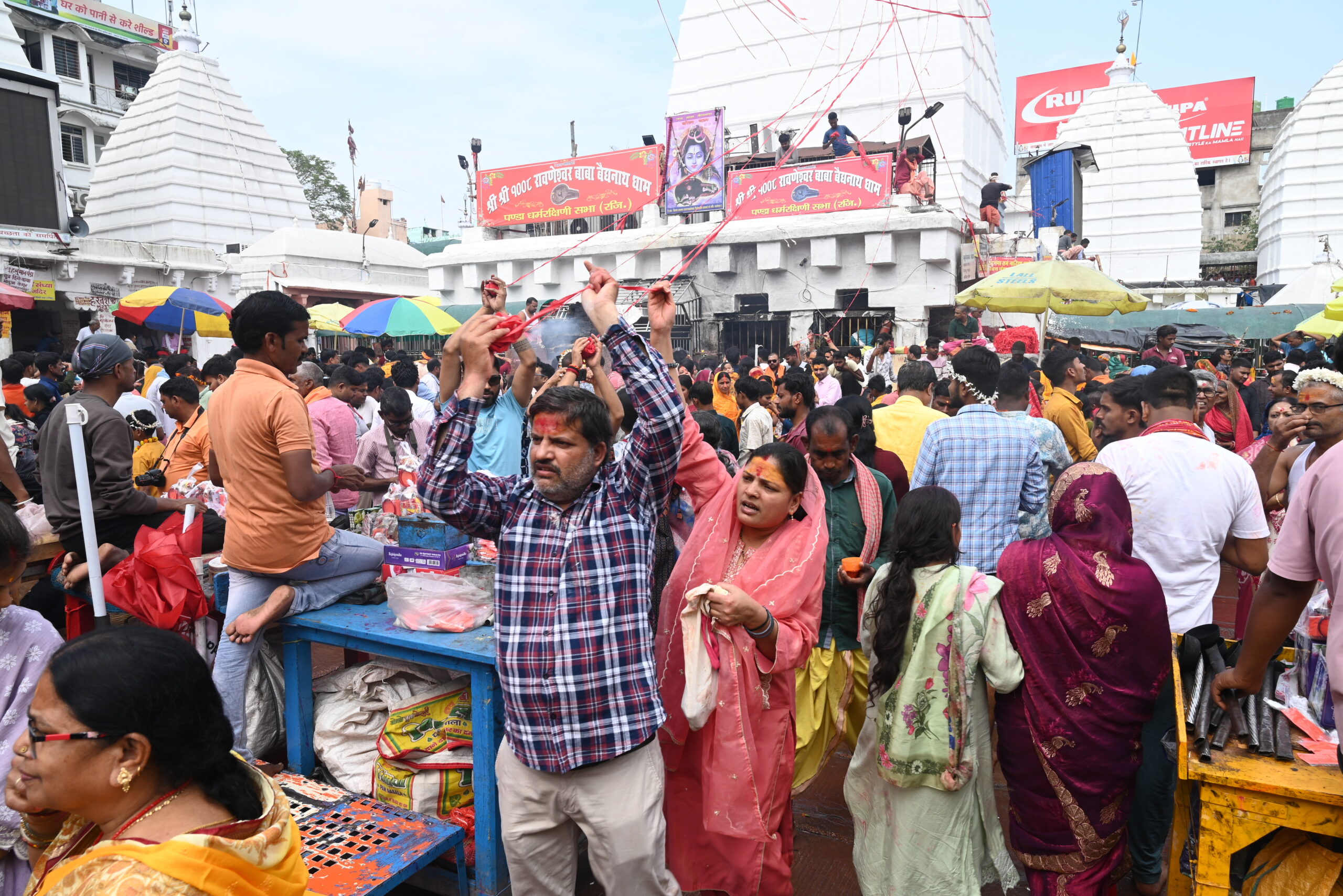Deoghar news : बाबा मंदिर में 6660 भक्तों ने शीघ्रदर्शनम का कूपन लेकर की पूजा