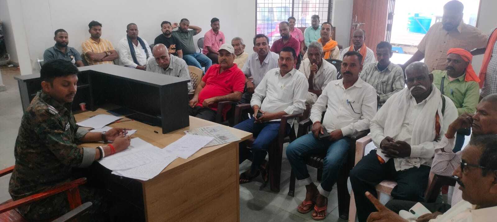 Giriidh News :पुलिस ने अखाड़ा कमेटी से ली झंडा जुलूस के रूट की जानकारी