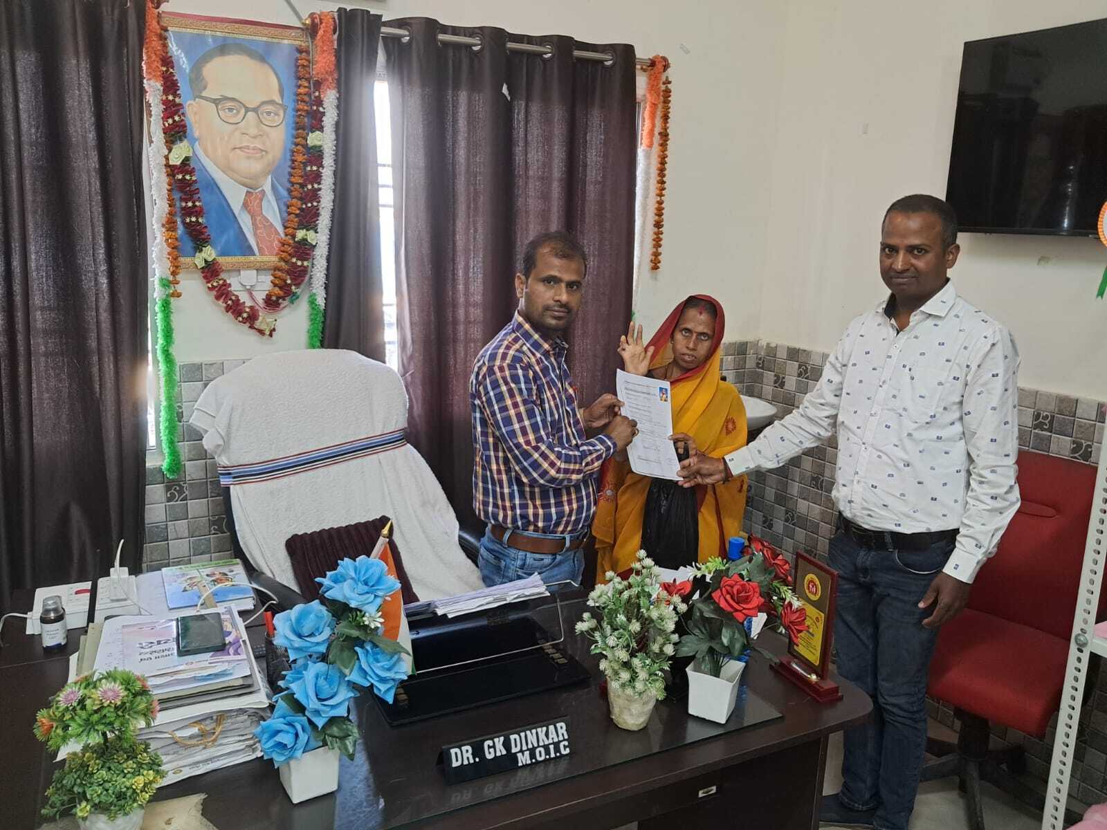 सीएचसी में लेप्रोसी ग्रेड -2 के मरीज को विकृति प्रमाण पत्र, सरकारी सुविधाओं का रास्ता हुआ आसान