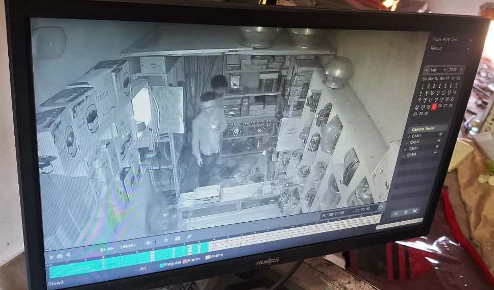 रायपुरा चौक के समीप ज्वेलरी सह बर्तन दुकान में चोरी, सीसीटीवी में कैद हुई चोरों की करतूत