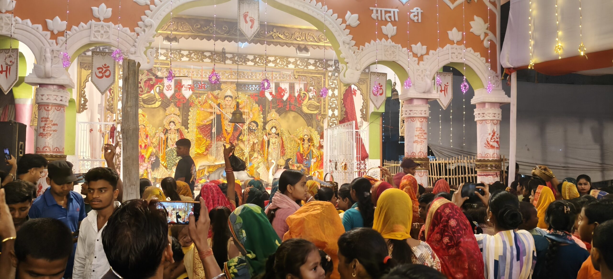 अष्टमी पूजा के अवसर पर महागौरी हुई पूजा अर्चना