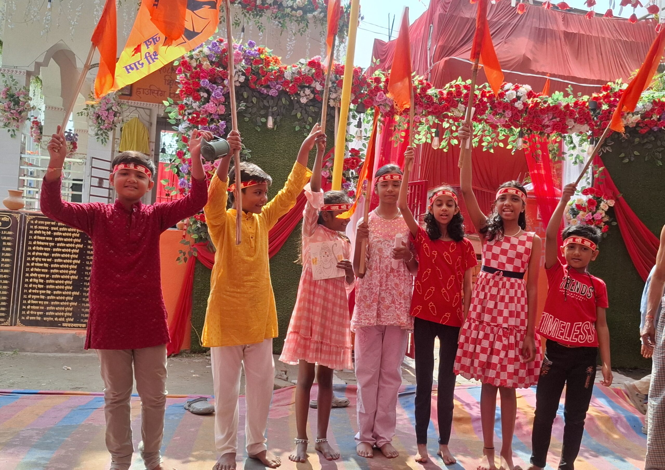 जय श्री राम के जयकारा के साथ नन्हें बच्चों ने निकाली शोभा यात्रा