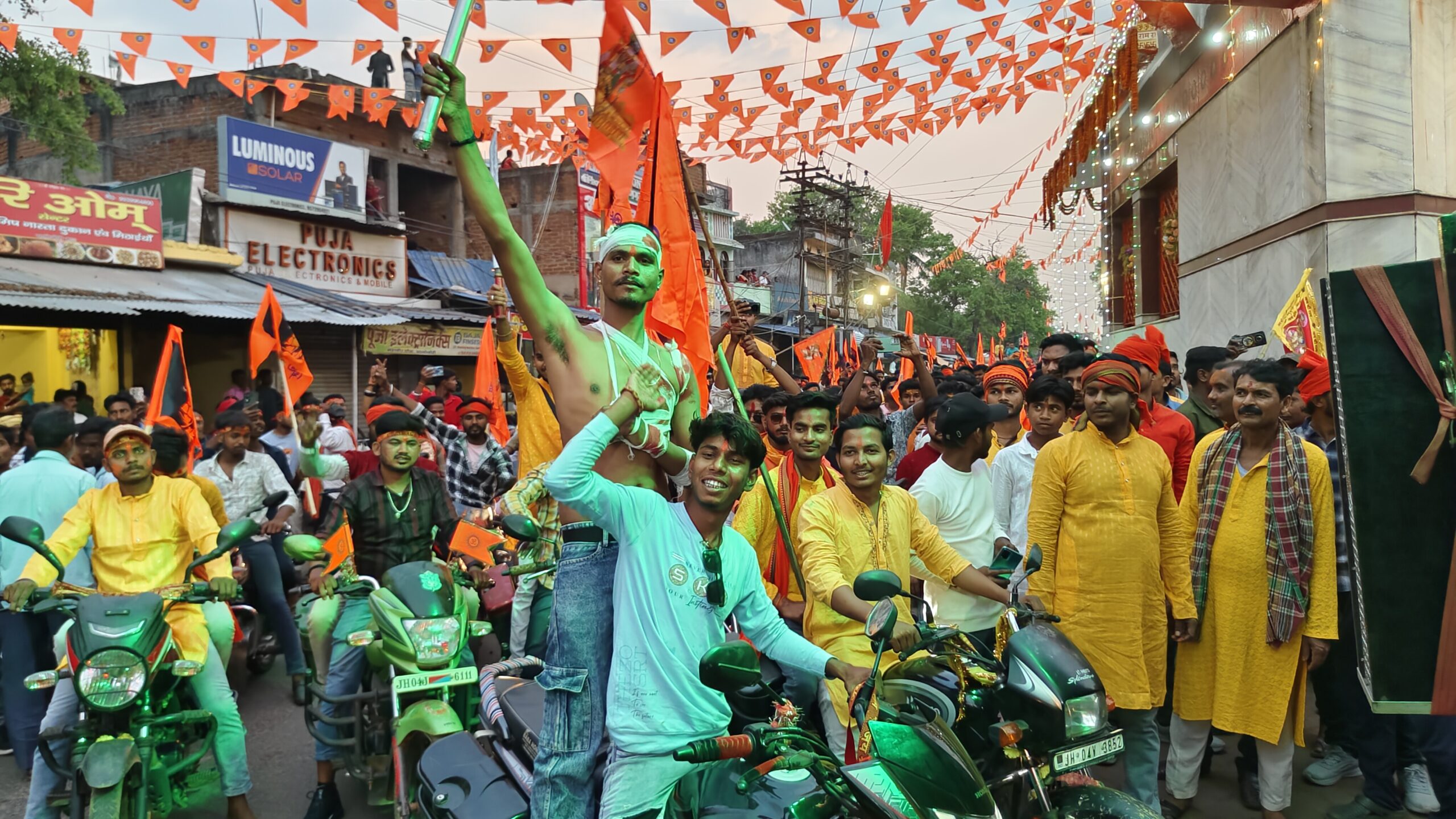 पालोजोरी में धूमधाम से संपन्न हुआ भव्य रामनवमी अखाड़ा जुलूस