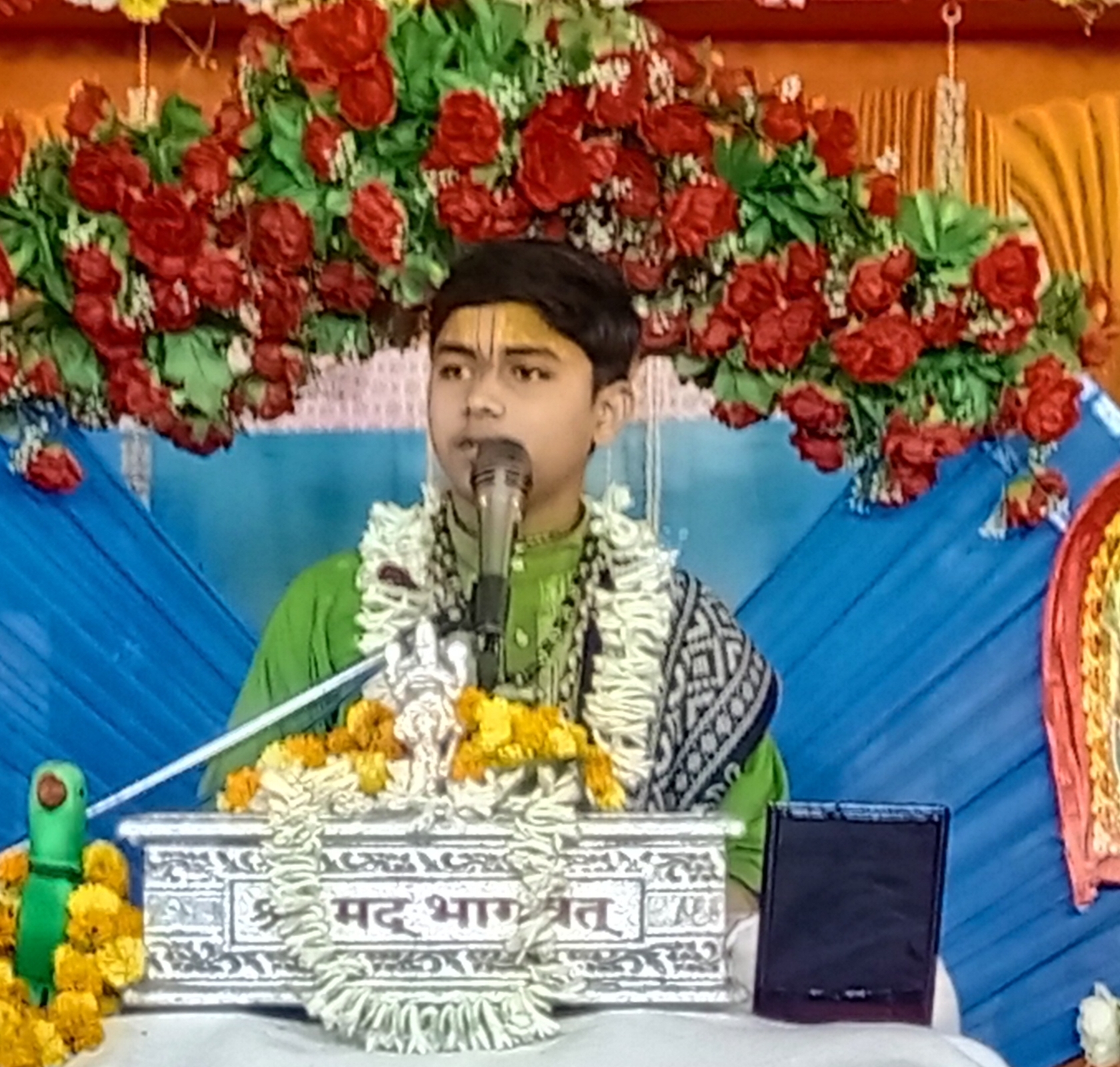 ईश्वर की कृपा पाने के लिए अहंकार से रहें दूर : कथावाचक