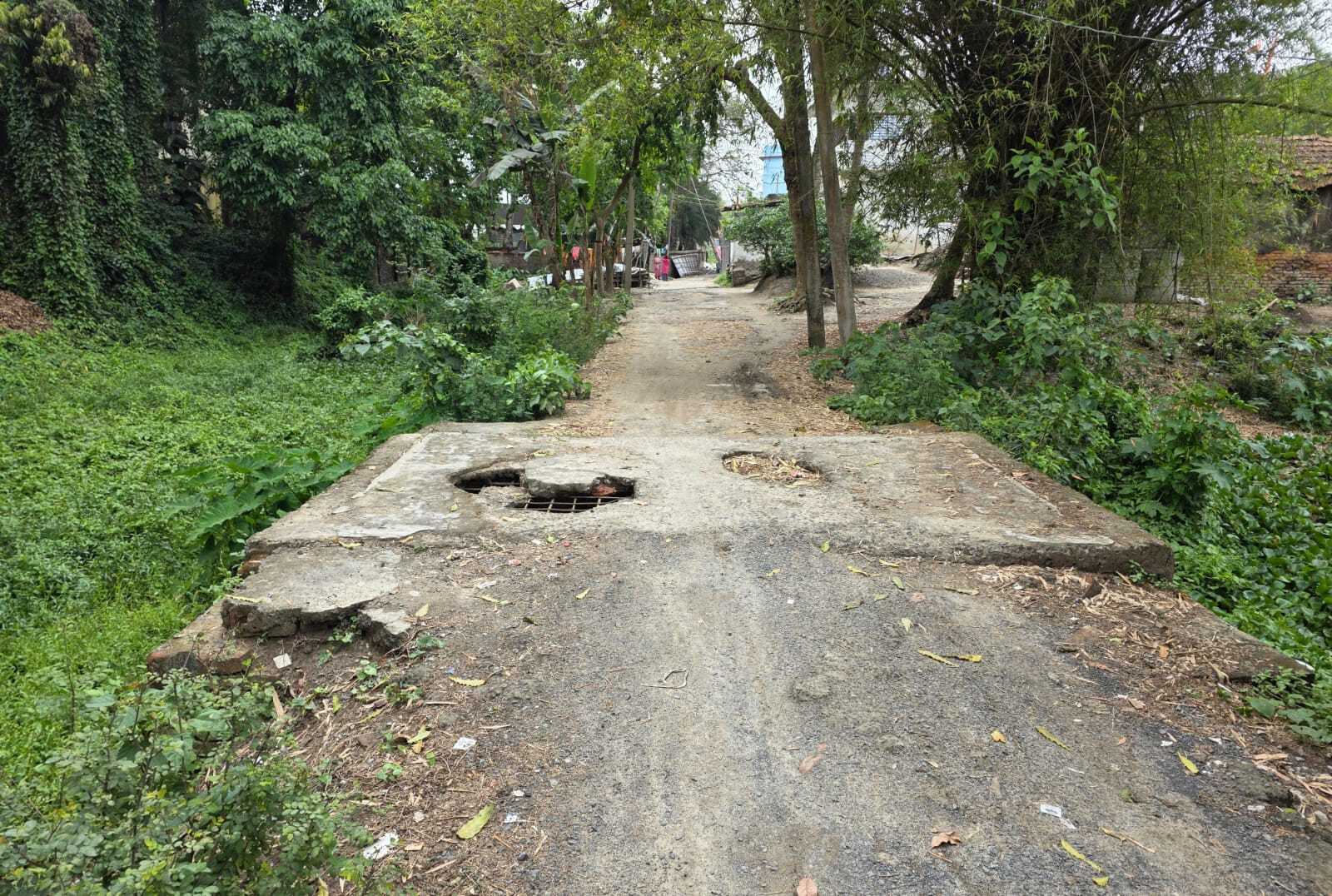ढोलमारा सड़क निर्माण शुरू नहीं होने से ग्रामीण आक्रोशित