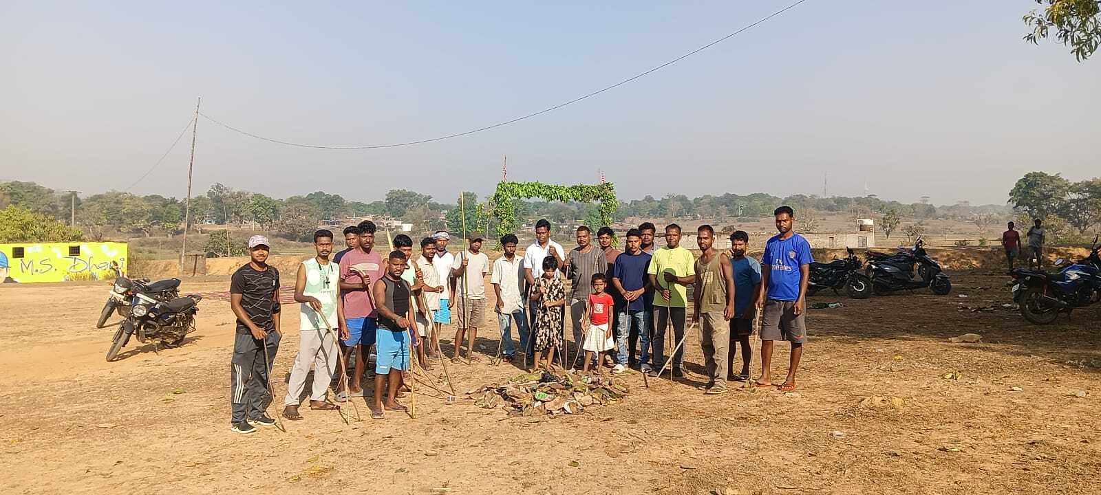 बंदगांव-सरना समाज ने चलाया सफाई अभियान