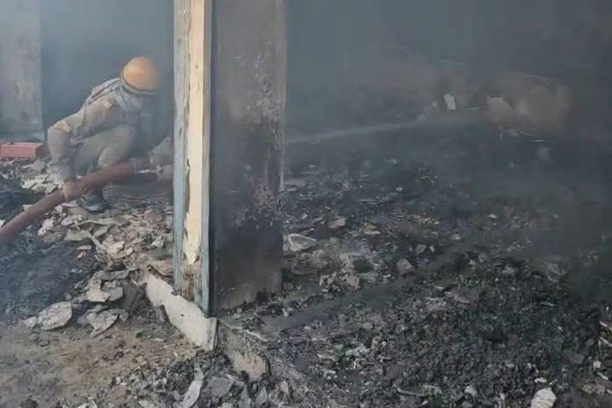 कोडरमा के तिलैया में फर्नीचर गोदाम में लगी आग, रखा सामान जलकर राख