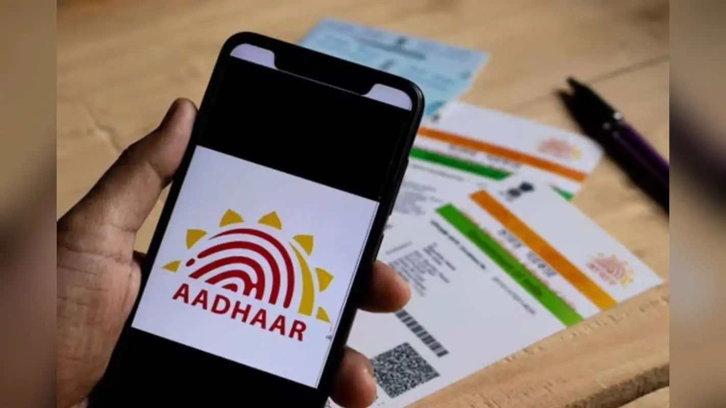 Aadhaar Card से जुड़ा मोबाइल नंबर भूल गए? मिनटों में ऐसे पता करें ऑनलाइन