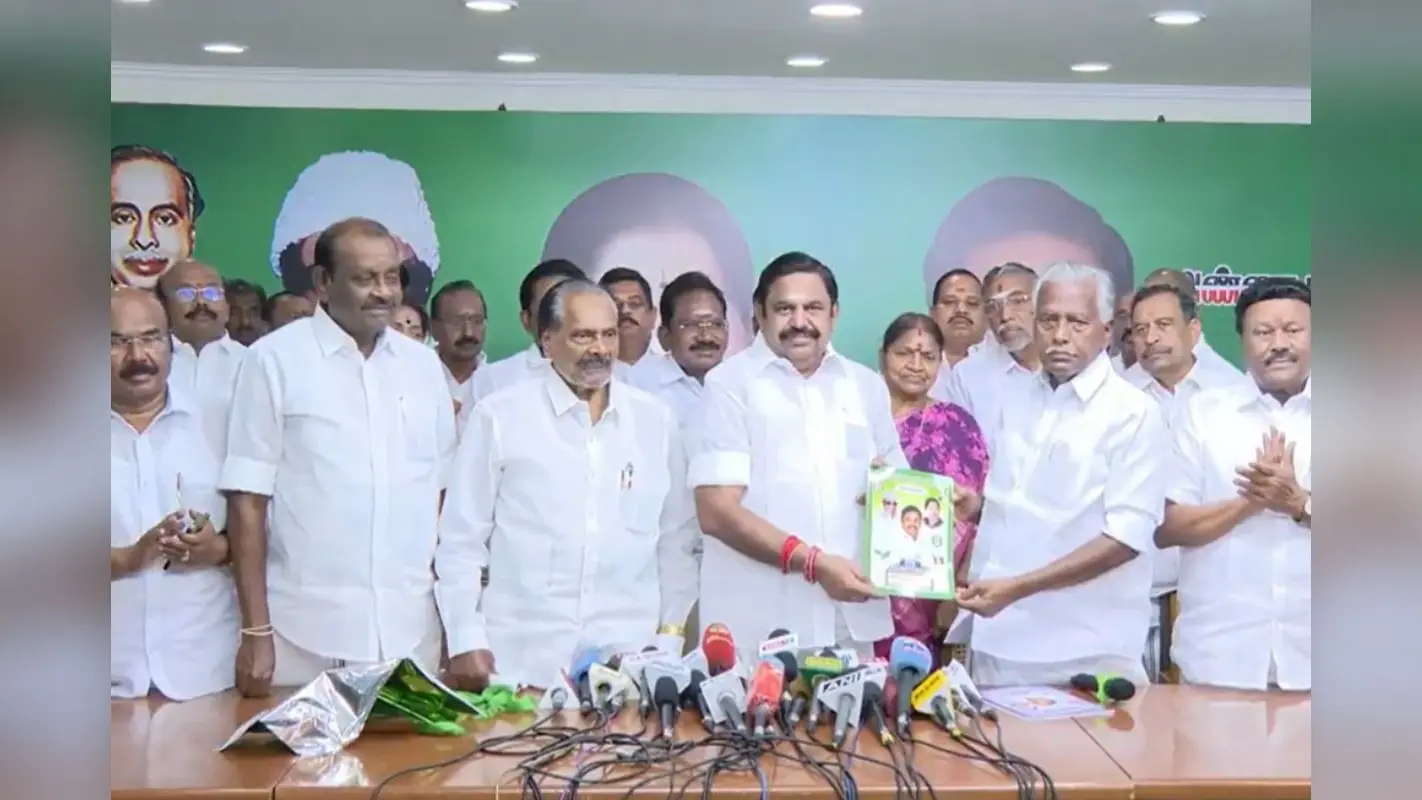महिलाओं को 2000 रुपये, पुरुषों को फ्री बस, राशन कार्डवालों को फ्री फ्रिज, AIADMK के घोषणा-पत्र में वादों की झड़ी