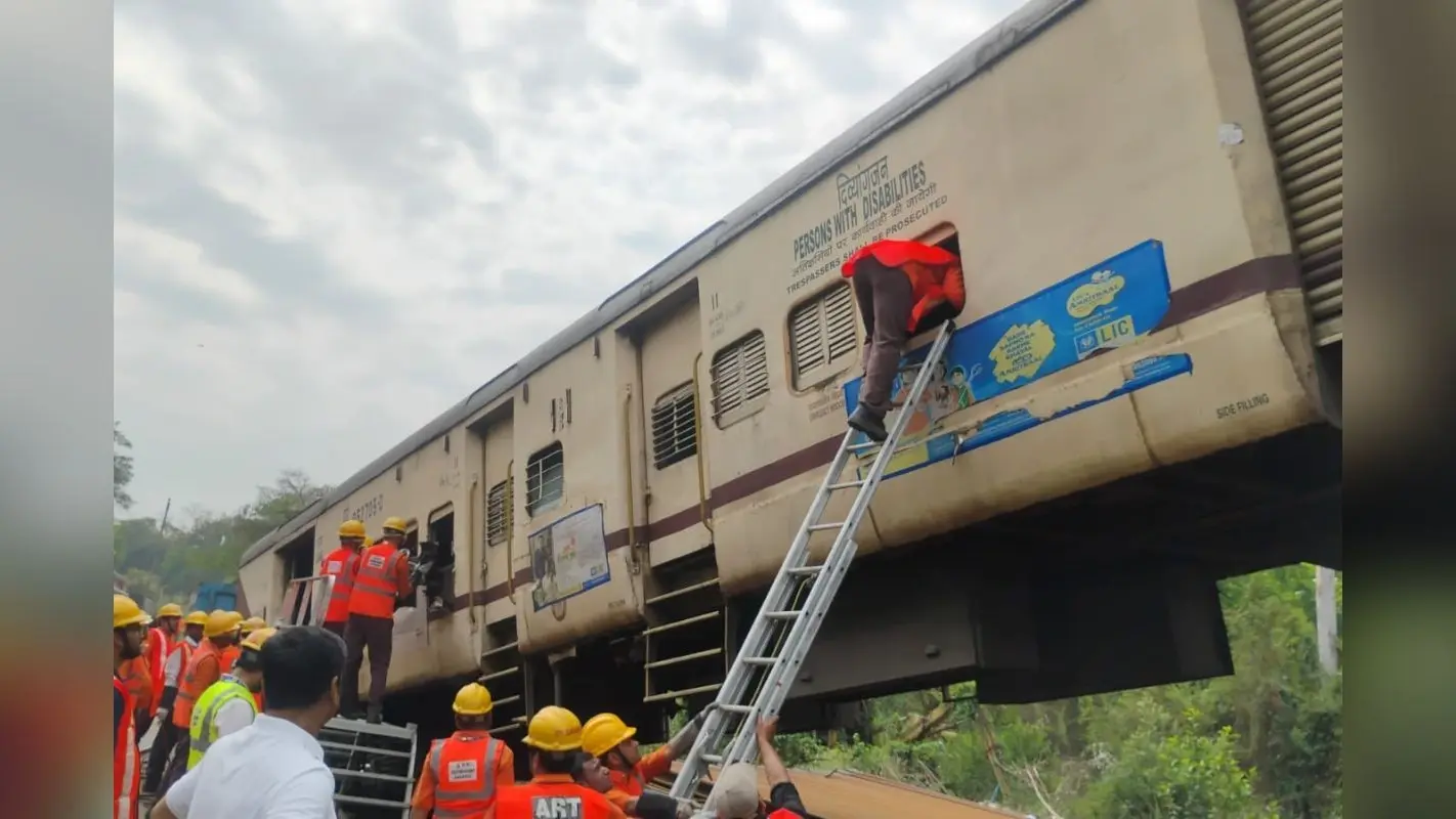 आसनसोल यार्ड में NDRF के साथ रेलवे की मॉक ड्रिल: ट्रेन हादसे का सीन बनाकर परखी गयी राहत और बचाव की तैयारी