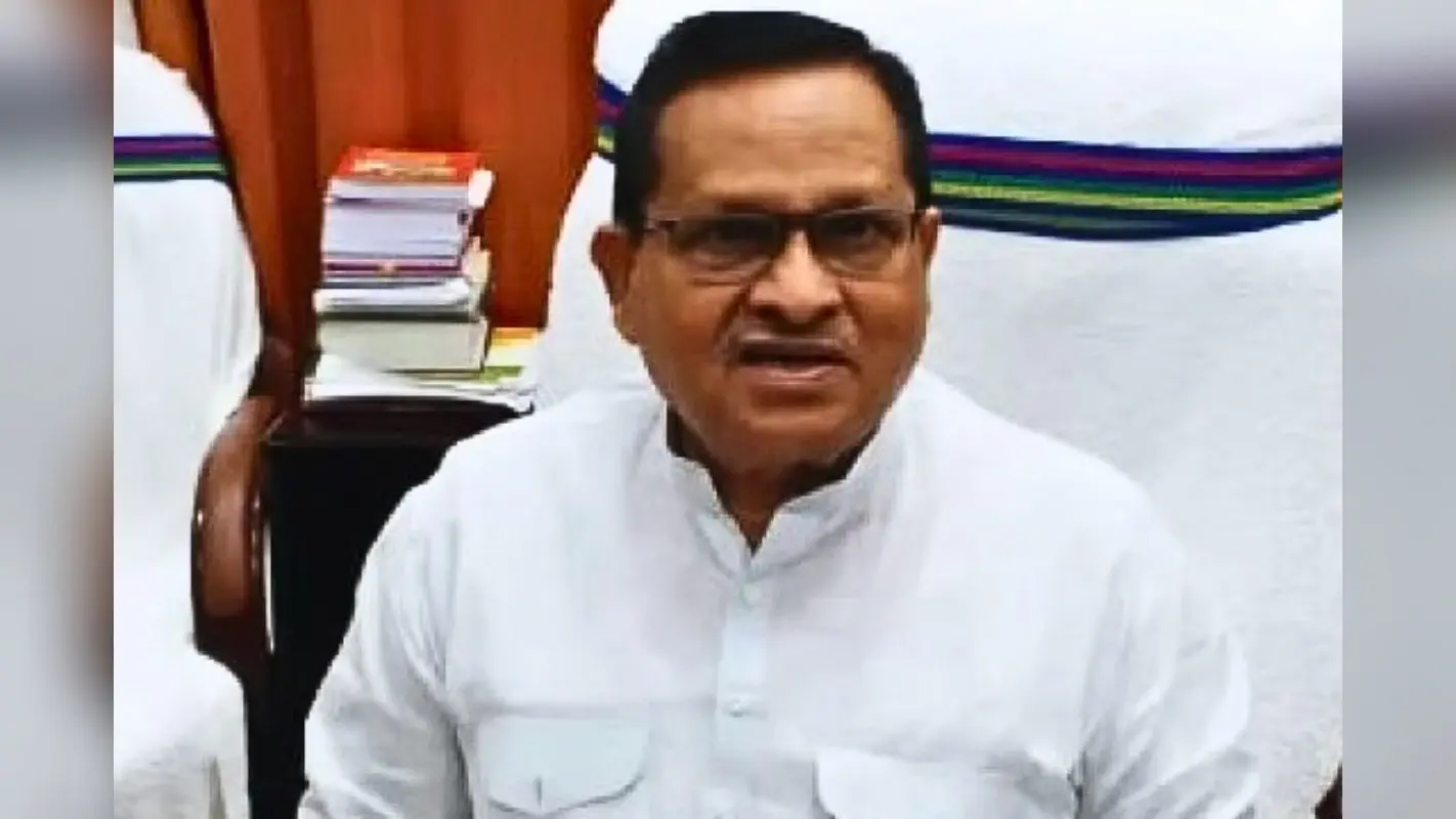 शराबबंदी पर सवाल सुनते ही भड़के बिहार विधान परिषद के सभापति, पत्रकारों से बोले- पीने का मन है क्या?
