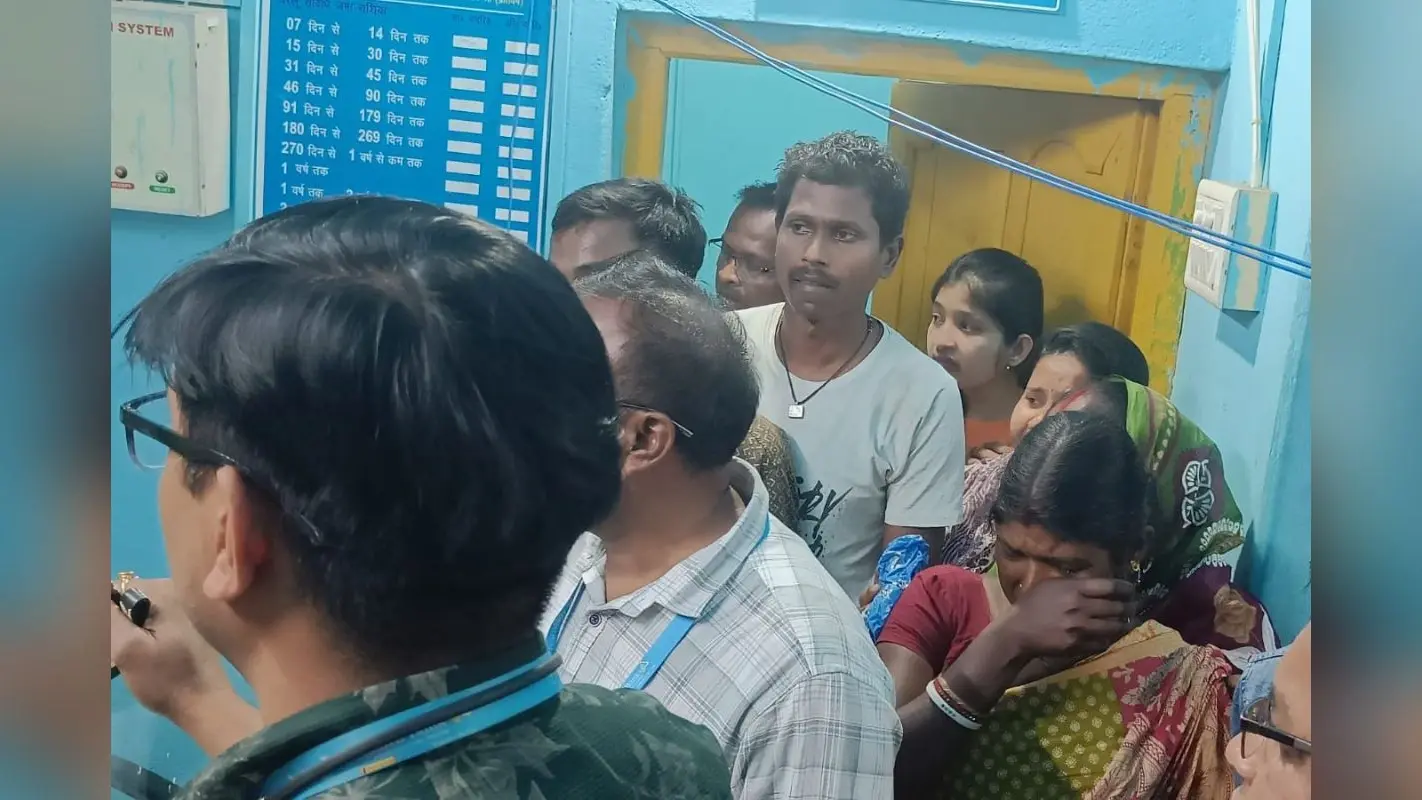 दिन-दहाड़े बंदूक के दम पर बहरागोड़ा केनरा बैंक में बंधक बनाकर 15 लाख की लूट
