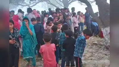 बेतिया में पेड़ से लटका मिला लड़का-लड़की का शव, परिजन बोले- सेहरी से पहले दोनों हुए थे गायब