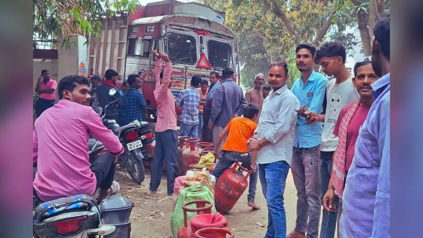 पटना से सुपौल तक गैस सप्लाई पर डीएम सख्त, अफसरों की छुट्टियां रद्द, गड़बड़ी करने वाले नपेंगे