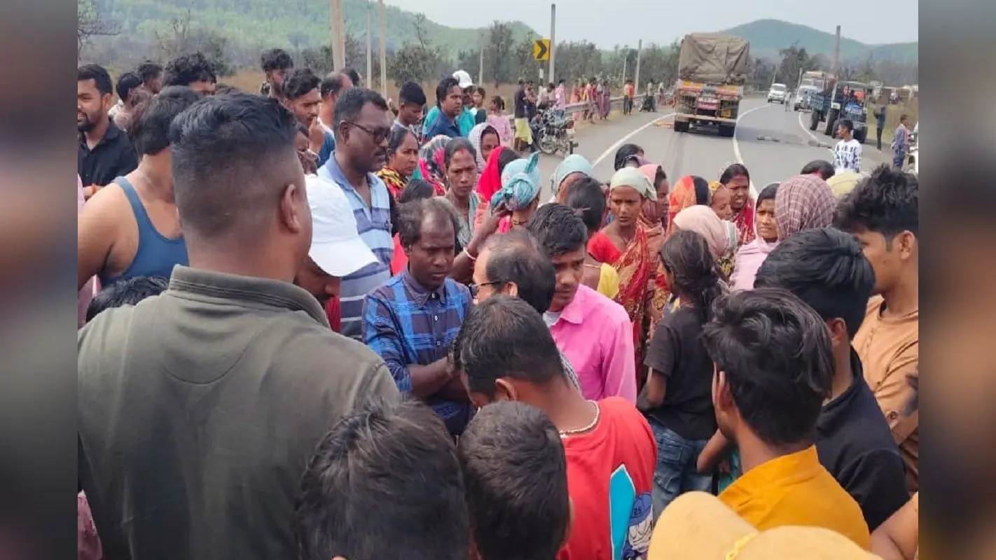 चांडिल के सड़क हादसे में महिला की मौत, मुआवजे की मांग पर रोड जाम