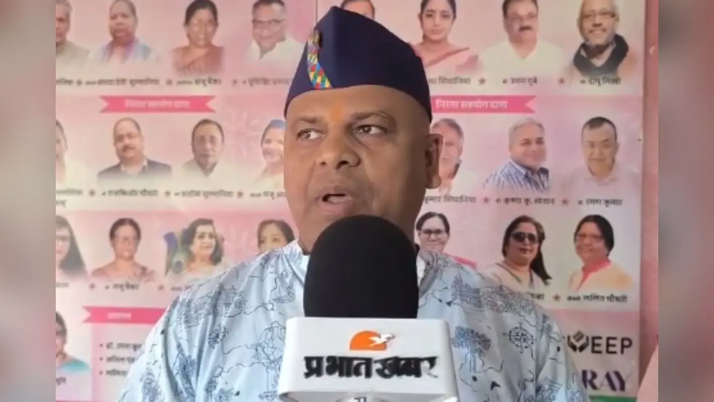 देवघर में गैस की किल्लत भी नहीं रोक पाई ‘सेवा की रसोई’, सदर अस्पताल में लकड़ी की आंच पर पक रहा 300 लोगों का खाना