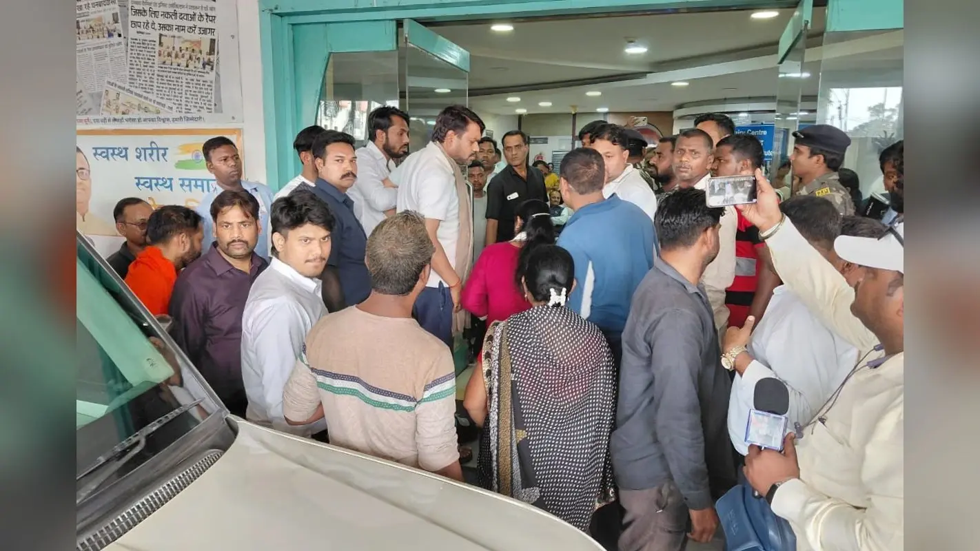 धनबाद के असर्फी अस्पताल में हाई वोल्टेज ड्रामा, बिल के लिए शव को बनाया बंधक, मेयर ने दूर किया विवाद