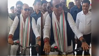 साइकिल से विधानसभा पहुंचे झारखंड के स्वास्थ्य मंत्री डॉ इरफान अंसारी, गैस-तेल संकट का विरोध