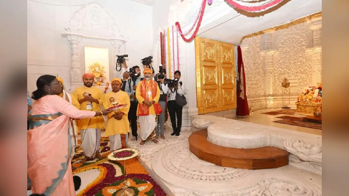 राष्ट्रपति द्रौपदी मुर्मू अयोध्या के राम मंदिर पहुंचीं, श्री राम यंत्र की स्थापना की