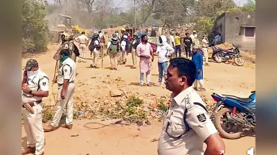Rourkela News: बिसरा नया बस्ती में कड़ी सुरक्षा के बीच चला बुलडोजर, एक दर्जन घर जमींदोज