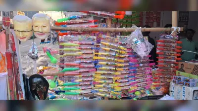 होली से पहले बाजार में रौनक, हर्बल अबीर की बढ़ी मांग