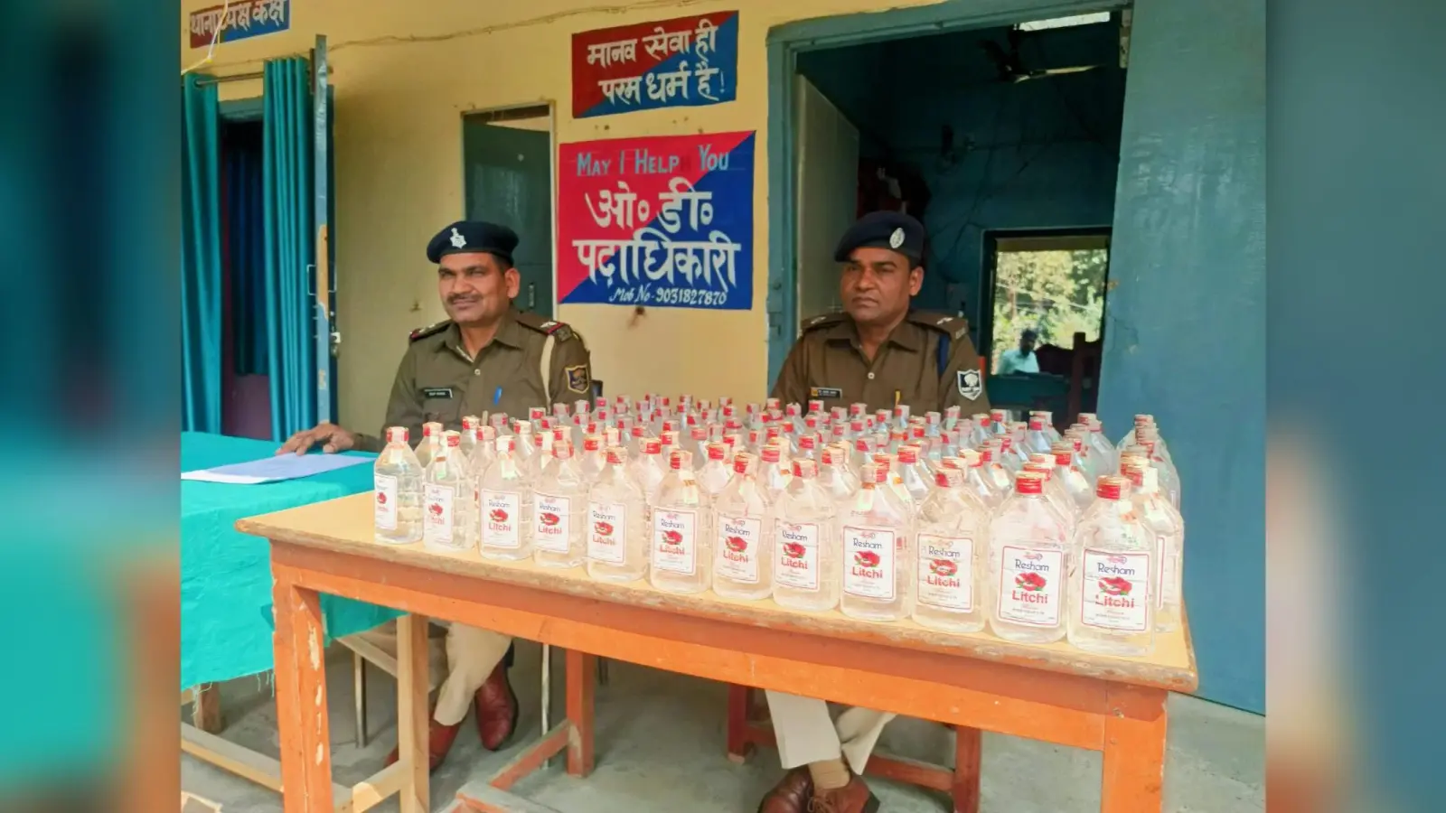 बाइक पद लदा 417 बोतल नेपाली देसी शराब जब्त