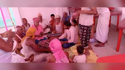 ढोल मृदंग की थाप पर होली के प्रथम चरण की शुरुआत धुरखेल से प्रारंभ