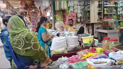 होली को लेकर घरों में हो रही मेहमानवाजी की तैयारी, बाजारों में बढ़ी चहल-पहल