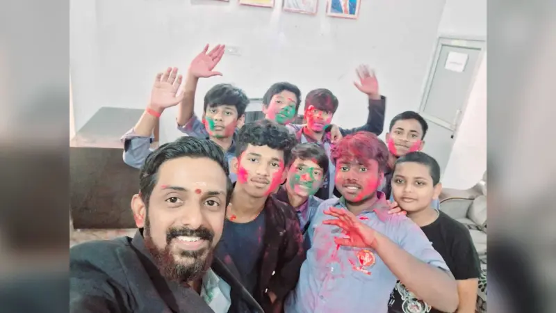 रासायनिक रंगों से बचें, इको फ्रेंडली होली मनाएं