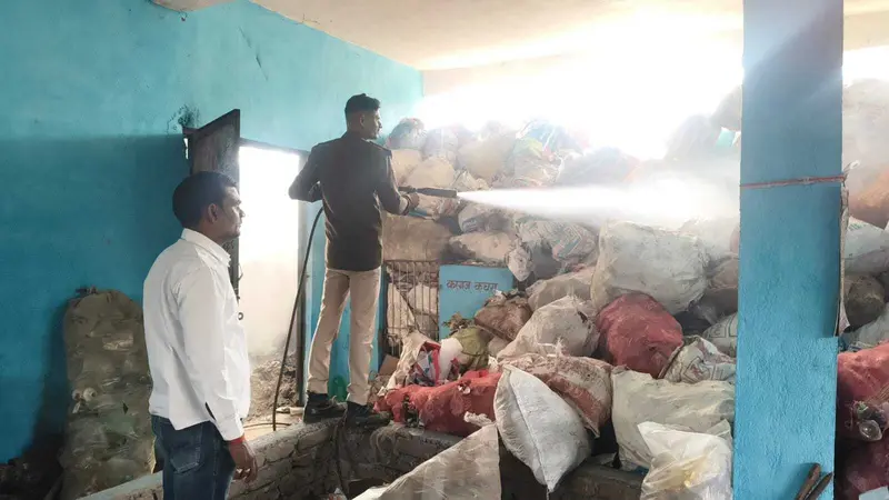 शरारती तत्वों ने बड़वासिनी अपशिष्ट प्रसंस्करण इकाई में लगायी आग