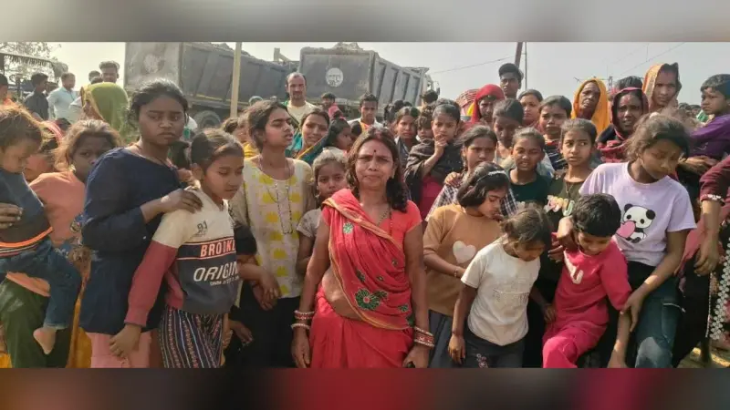 महिला ने रेलवे रिटायर्ड पुल संख्या 51 से बागमती नदी में लगाई छलांग, लापता