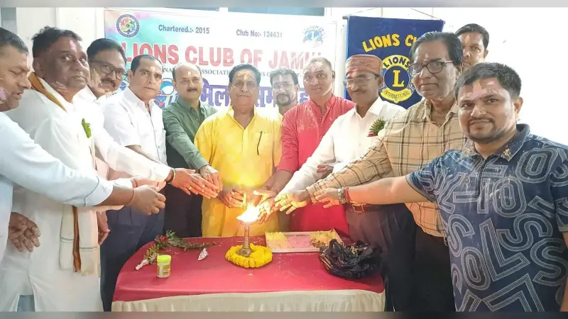 रंग-गुलाल लगाकर सौहार्द का दिया संदेश