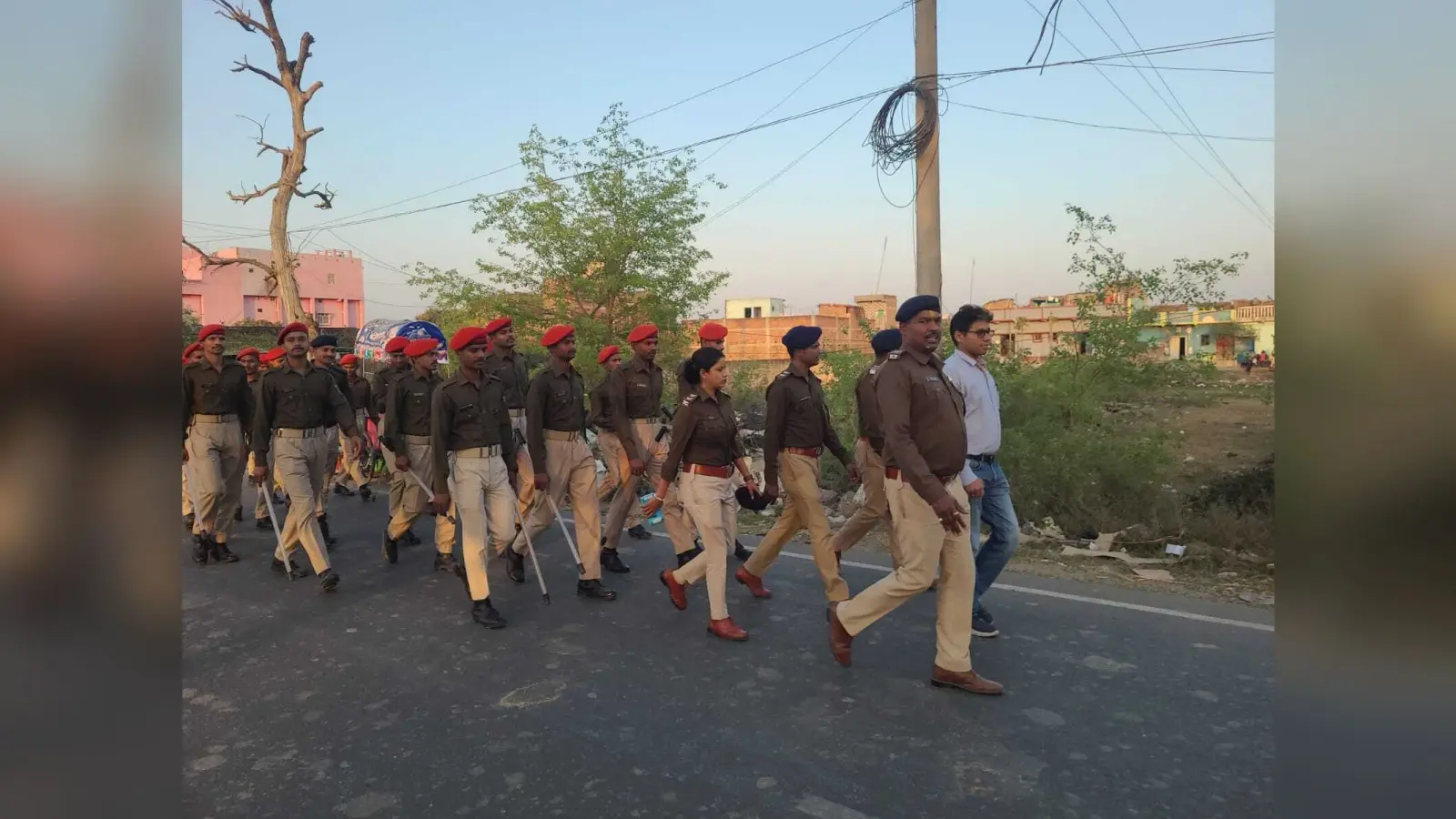होली पर्व को लेकर पुलिस ने किया फ्लैग मार्च