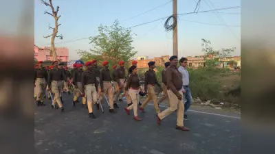 होली पर्व को लेकर पुलिस ने किया फ्लैग मार्च