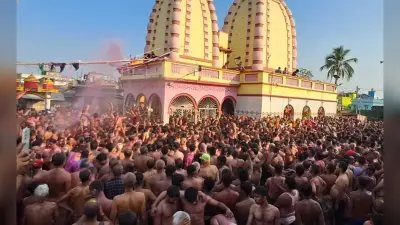 लोगों के एक-दूसरे को गुलाल लगाकर मनायी बनगांव की घुमौर होली