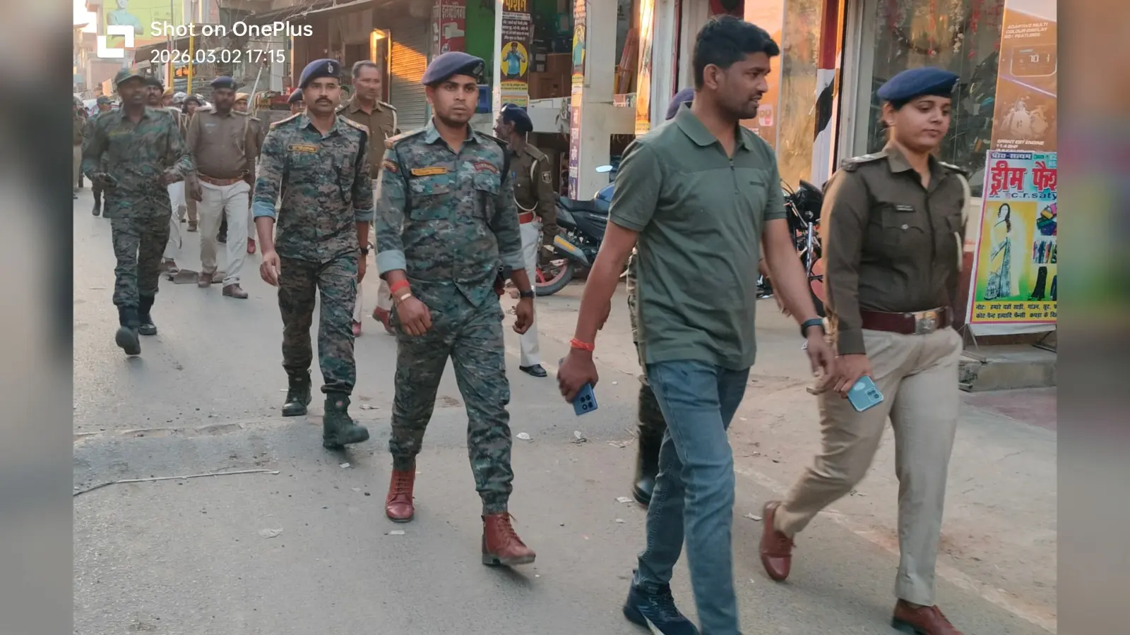 होली को ले पुलिस ने किया फ्लैग मार्च, शांति व सौहार्द का दिया संदेश