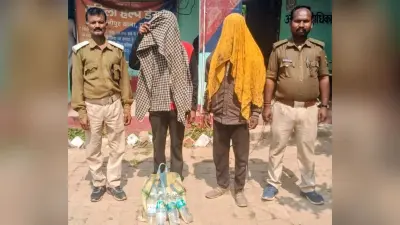 टोटो से 12 लीटर शराब के साथ दो धंधेबाज गिरफ्तार
