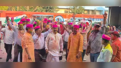 नगर परिषद परिसर में होली मिलन समारोह: गुलाल, गीत व सौहार्द में रंगा नगर प्रशासन