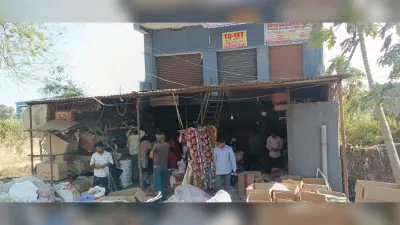 लखनपुर में एक ही रात दो दुकानों में चोरी
