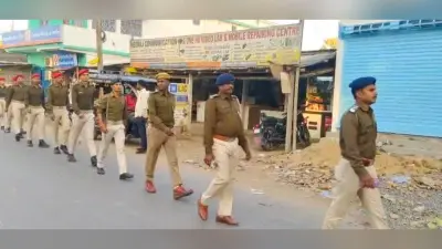 हसनगंज में होली को लेकर निकाली फ्लैग मार्च