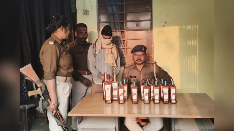विदेशी शराब के साथ तस्कर को किया गिरफ्तार