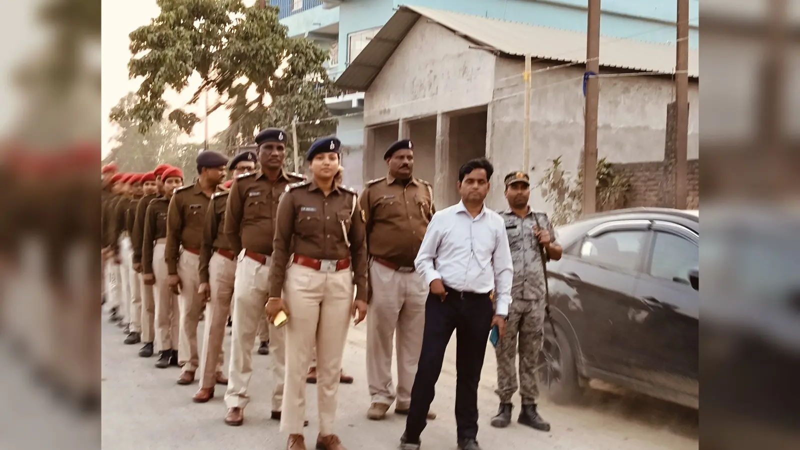 सालमारी पुलिस ने होली को निकाला फ्लैग मार्च