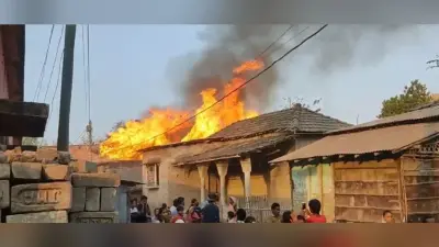 खाना बनाने के दौरान लगी आग, आधा दर्जन घर जले