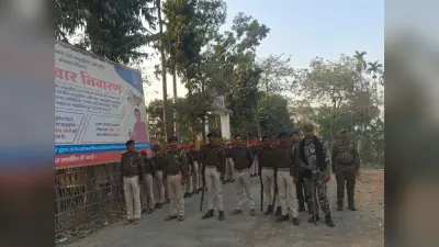 होली को लेकर निकाला फ्लैग मार्च