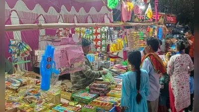 होली से पूर्व रंगों में सराबोर कोयलांचल, रंगों का बाजार सजे