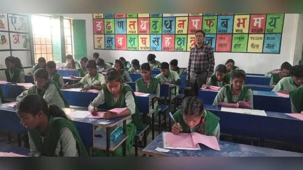 करमाटांड़ में आठवीं बोर्ड परीक्षा की शांतिपूर्ण संपन्न