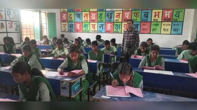 करमाटांड़ में आठवीं बोर्ड परीक्षा की शांतिपूर्ण संपन्न